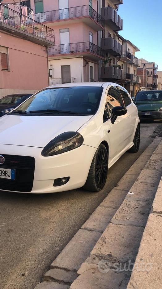 FIAT PUNTO EVO GRANDE PUNTO SPOILER POSTERIORE SUL TETTO - Annunci  Caltanissetta