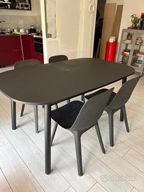 Tavolo ovale Ikea Vedbo e sedie Odger grigio scuro