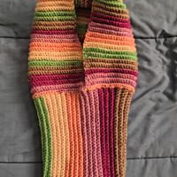 sciarpa con cappuccio lavorato a mano