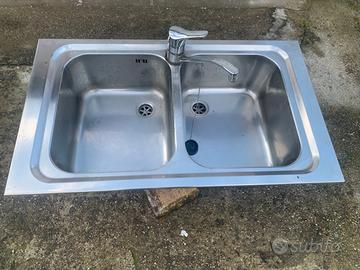 Lavandino in acciaio due vasche con miscelatore