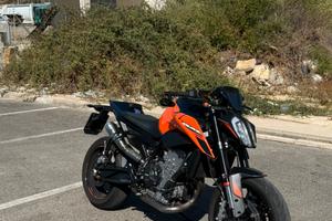 KTM duke 790