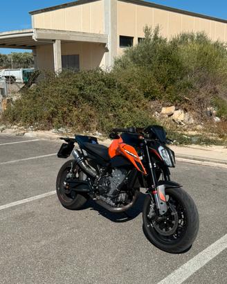 KTM duke 790