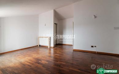TRILOCALE ALL'ULTIMO PIANO CON TERRAZZINO E BOX