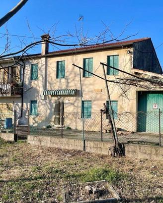 Rustico / Casale di 185 m² con 4 locali e box auto