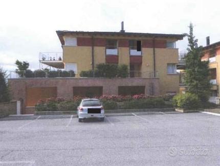 Vendita all'asta - negozio con garage e n.2 cantin