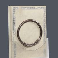 LIbro Imago Christi su piedistallo in plexiglas