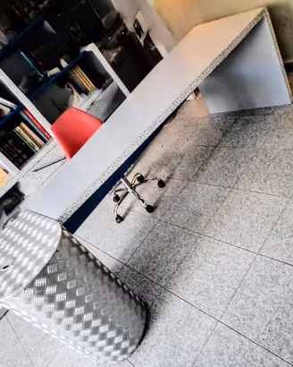 Scrivania pezzo unico design industriale