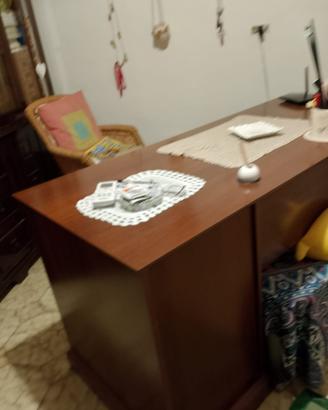 Scrivania in legno