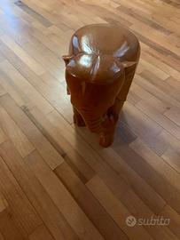 elefante di legno