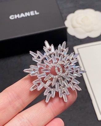 Spilla Chanel a fiocco di neve