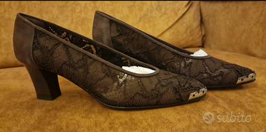 Décolleté a punta con tacco largo rétro-chic