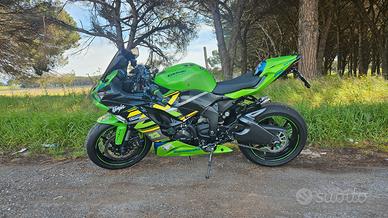 Kawasaki Ninja ZX-6 2019 + accessori da pista