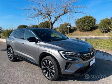 Renautl Austral Full Hybrid 200 CV - Grigio e Nero