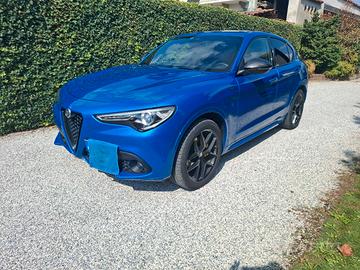 Stelvio Veloce Q4 Pack performance BLU MISANO 