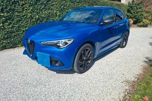 Stelvio Veloce Q4 Pack performance BLU MISANO 
