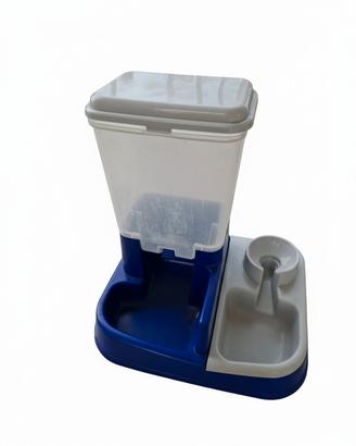 Distributore automatico cibo e acqua per animali