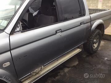 Mitsubishi l 200 anno 2003