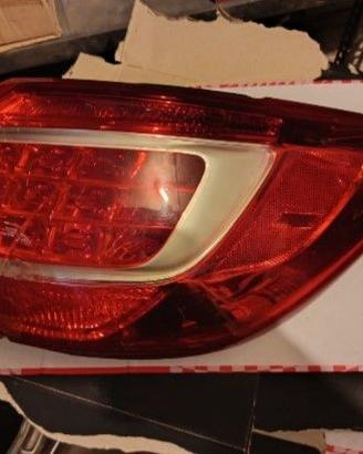 FARI POSTERIORI KIA SPORTAGE 1.7 DEL 2013