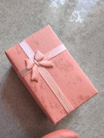 cofanetto cartonato  con collanina  cammeo