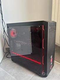 Pc da gaming con tastiera e monitor