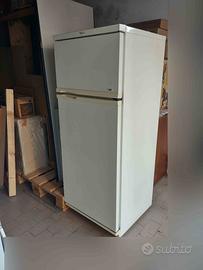 Frigorifero Whirlpool con congelatore (168L)