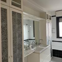 Parete attrezzata bagno e doppio lavabo