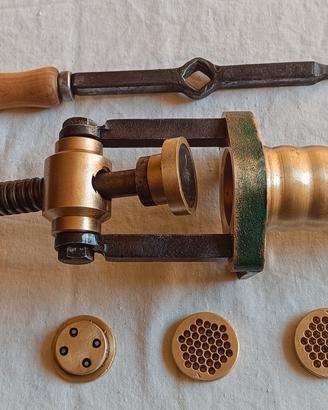 Splendido Torchio Bigolaro Veneto in Bronzo Antico