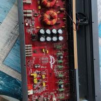 Amplificatore per auto 