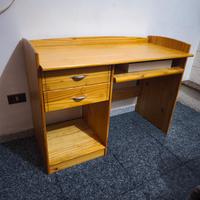 Scrivania in legno