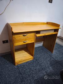 Scrivania in legno
