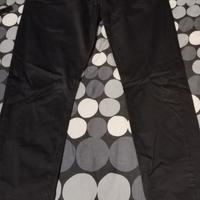 pantaloni neri aderenti 