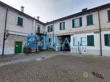 Immobile di 320 m² con più di 5 locali a Magenta