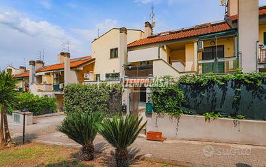 TRILOCALE BILIVELLO CON BALCONI E POSTO AUTO