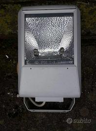 Proiettore/Faro da Esterno IP66 con Lampada Ioduri