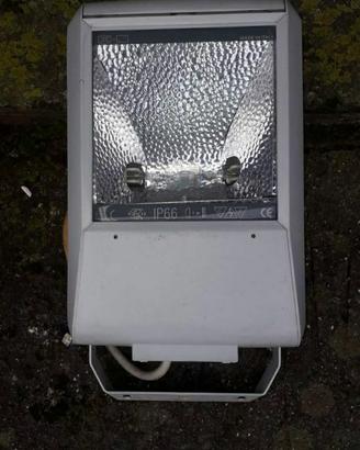 Proiettore/Faro da Esterno IP66 con Lampada Ioduri