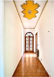 Ingresso indipendente più corte esterna