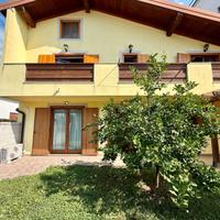 Casa unifamiliare con giardino