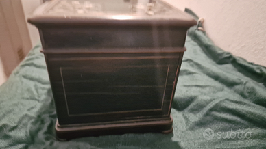 Porta gioie in legno e metallo del 900