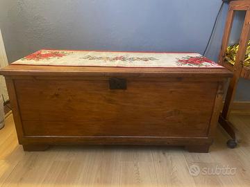 Cassapanca in legno