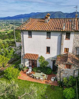 Villa ben tenuta con vista su Lucca