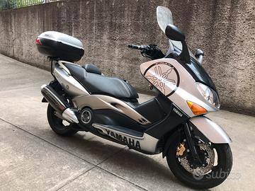 TMAX Yamaha con 19.500km