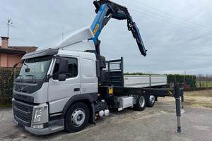 Volvo FM 450 con gru e cassone ribaltabile Euro 6