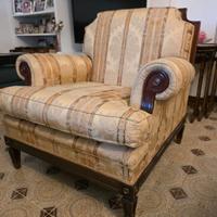 Divanetto e poltrone in stile inglese damascato