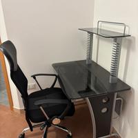 Scrivania porta computer e sedia