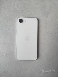 IPhon 16e bianco 128GB pari al nuovo batteria 100%