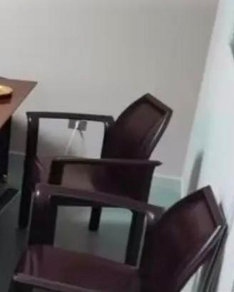 Sedia cuoio con braccioli