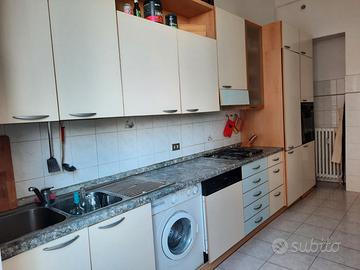 Cucina ampia e moderna