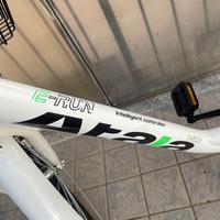 Bici elettrica Atala e-run bianca