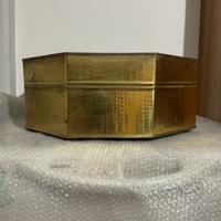 Fioriera ottagonale in ottone battuto