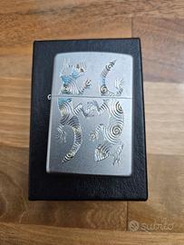 Zippo originale 2008 (J 08) inciso 2 gechi + s